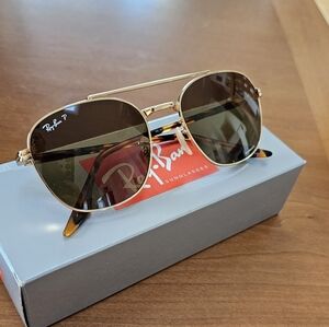 Unisex Ray-Ban Polarized Gold Frame Sunglasses With Chromatic Lenses